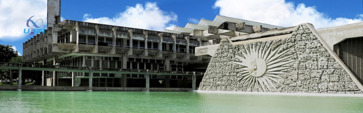 Foto da fachada da Reitoria da UFRN. No lado esquerdo superior, está a marca d´água dos 60 anos da UFRN.